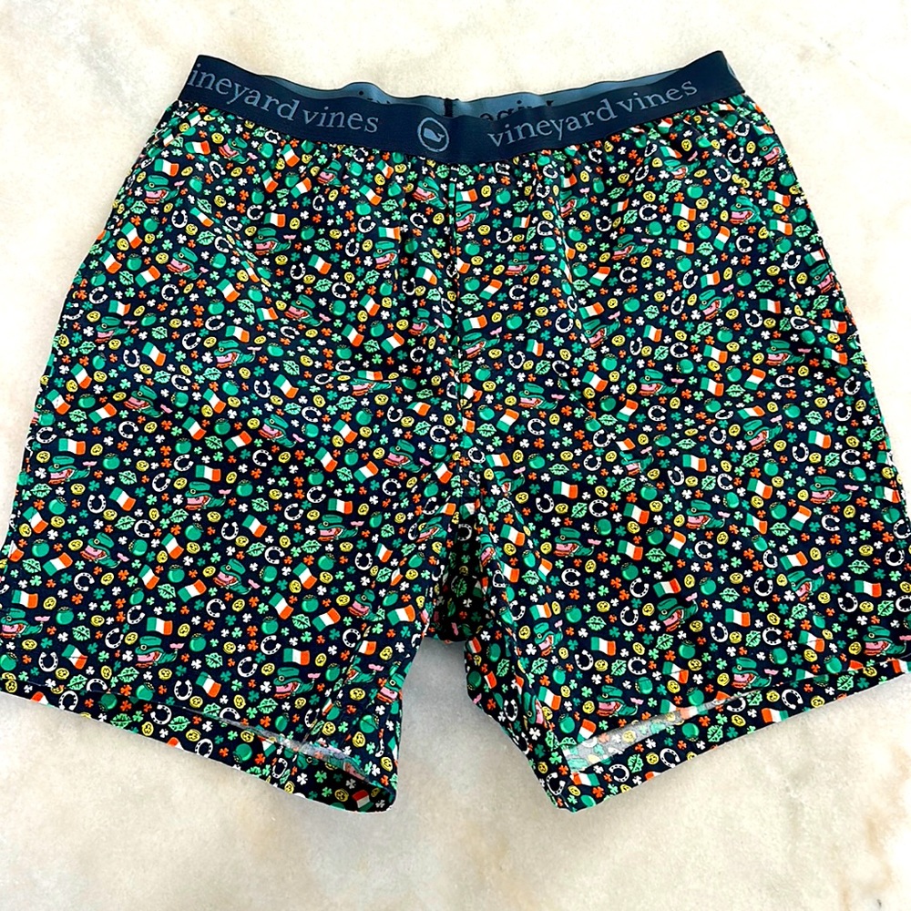 NWOT never worn men’s small vineyard vines